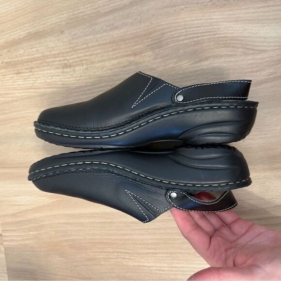 Batz clogs with Adjustable Strap. - Picture 9 of 9